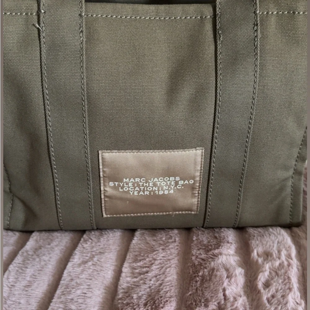 DO NOT BUY Marc Jacobs Brown Tote Bag listing for yazzy - Picture 7 of 9